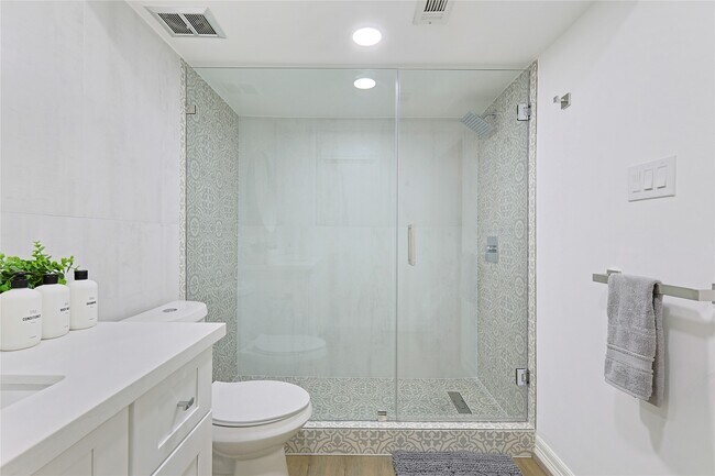 Building Photo - 526 Colquitt St