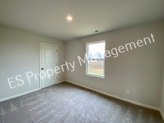 Building Photo - Gorgeous 5 Bedroom 3 Bathroom New Build in Muncie!