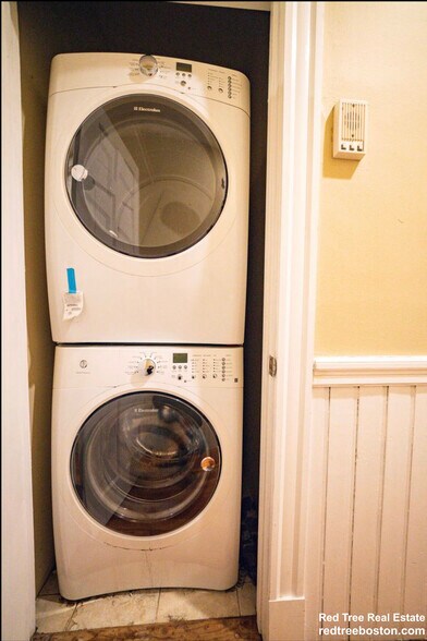 Building Photo - 135 Saint Alphonsus St