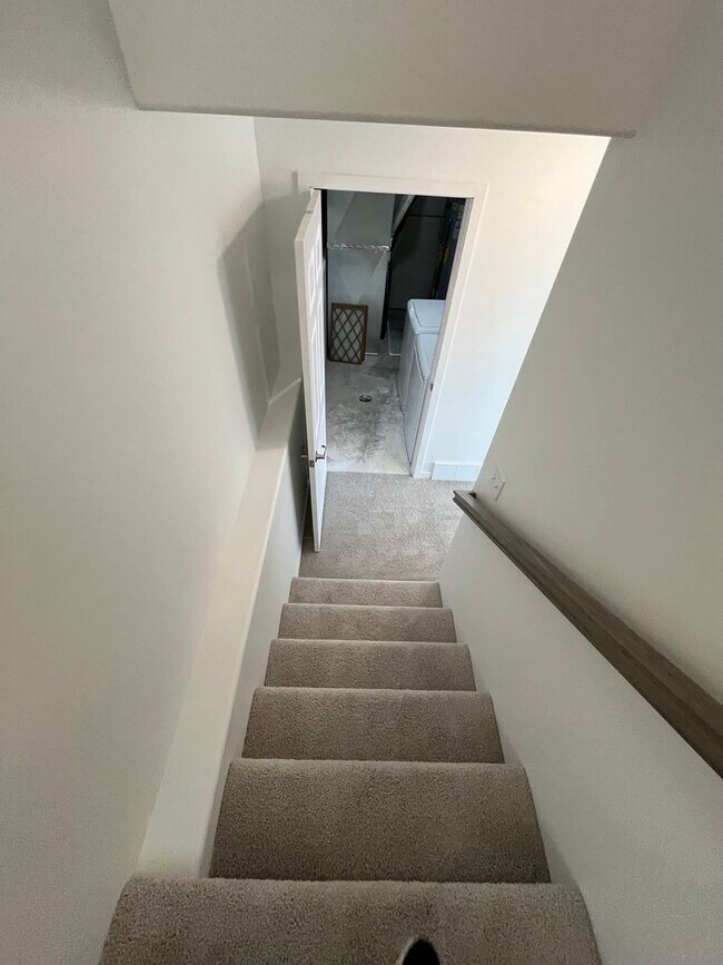 Building Photo - 3 Bed 3 Bath Townhome