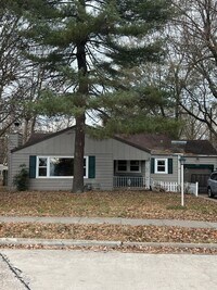 Building Photo - This 1224 square foot single family home h...