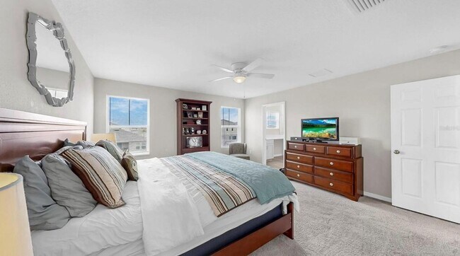 Building Photo - Spacious 5bed - With Amenities!