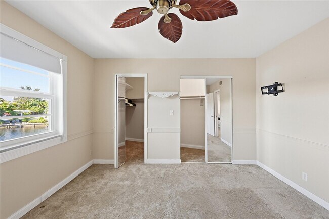 Building Photo - 801 NE 18th Ct