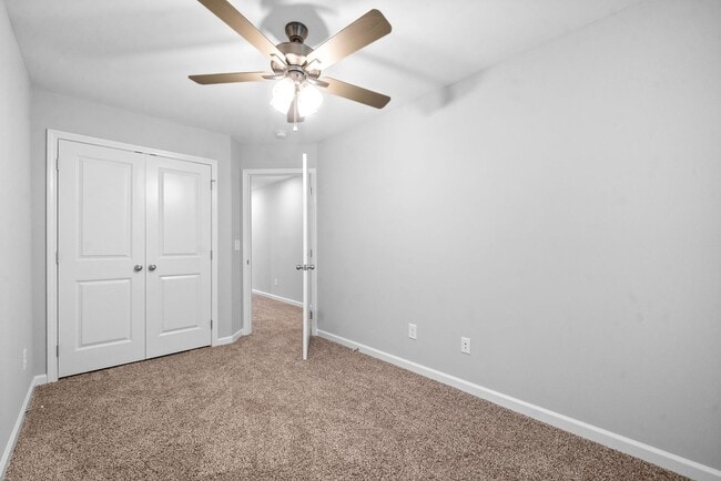 Building Photo - 4 Bedroom Home For Rent Near Downtown Clarksville!