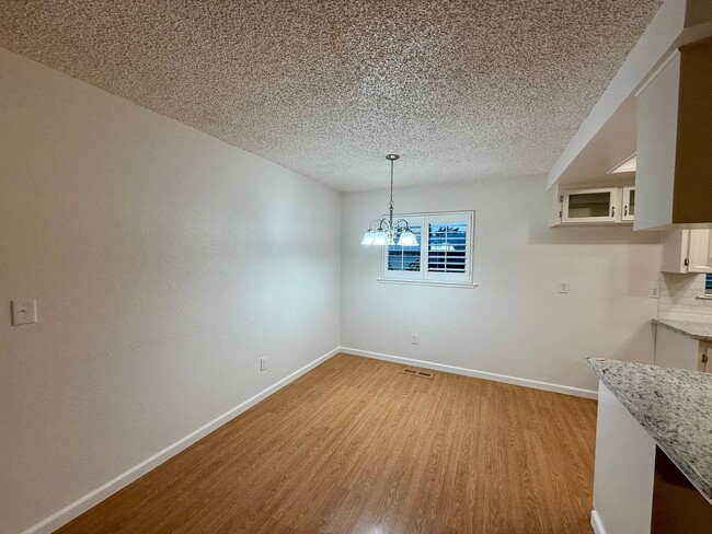 Building Photo - Conveniently located single story home!