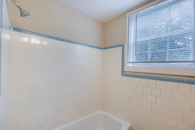 Building Photo - 3809 Maplewood Ave