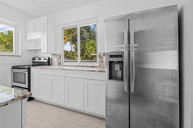 Building Photo - 201 S Biscayne River Dr