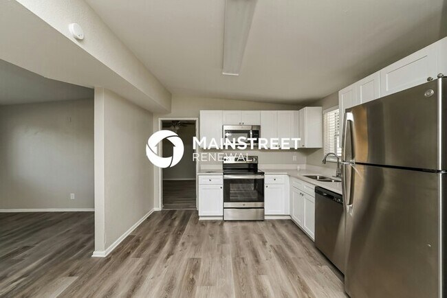 Building Photo - 3 Bedroom Pet-Friendly Home in Tampa, FL with Main Street Renewal