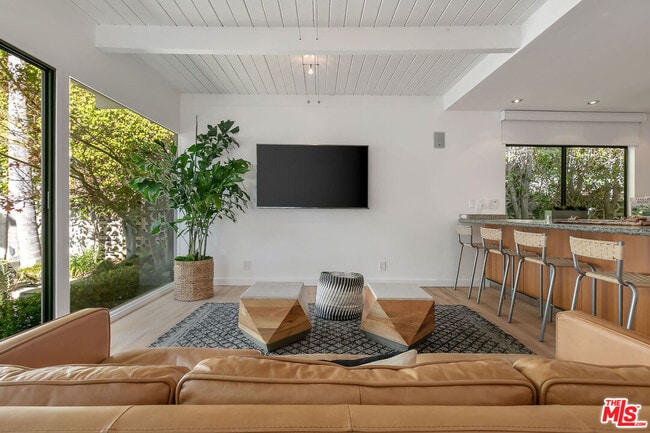 Building Photo - 1644 Marmont Ave