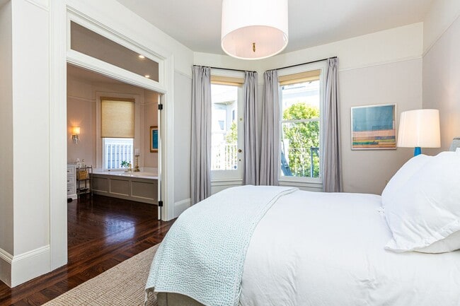 Building Photo - HUGE 5+BR/4.5BA Four Story Presidio Hts./ Laurel Village Home! Garage! Flat Yard!  PROGRESSIVE