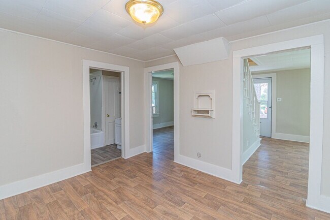Building Photo - Spacious & Charming Home in Goldsboro - Excellent Wayne Memorial Drive Location!