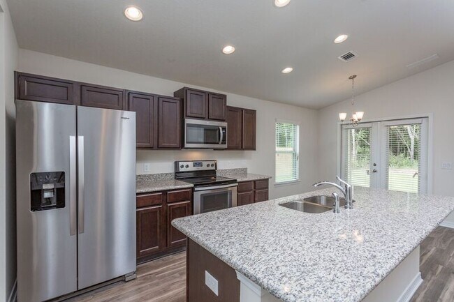 Building Photo - 5664 Peach Dr