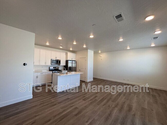 Building Photo - 5801 S Garnet Dr