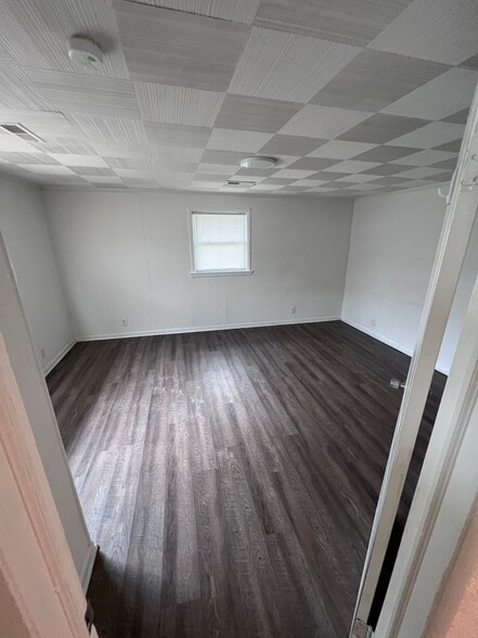 Building Photo - 4305 10th Ave