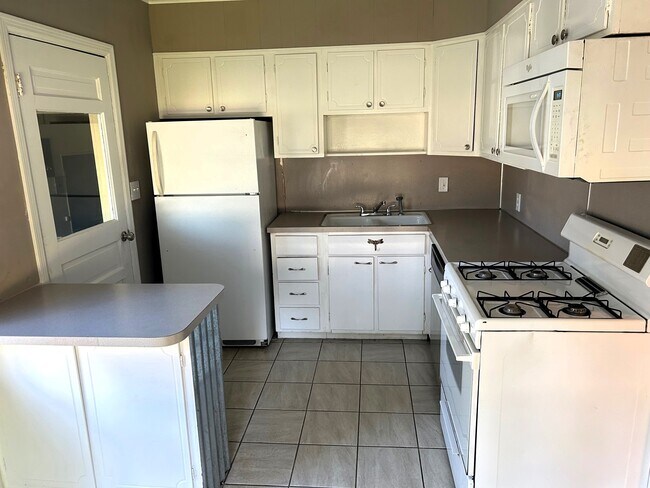 Building Photo - 4514 E 4th Pl