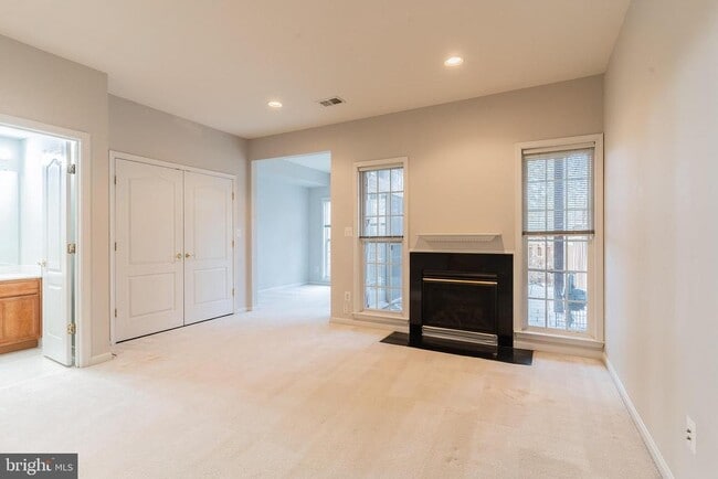 Building Photo - 21927 Windy Oaks Square