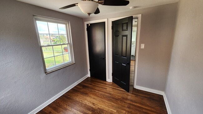 Building Photo - 4521 Gardenville Rd