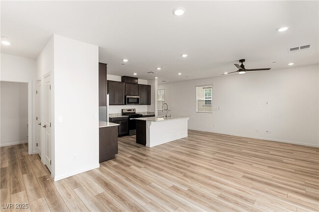 Building Photo - 2307 Teatro Ave
