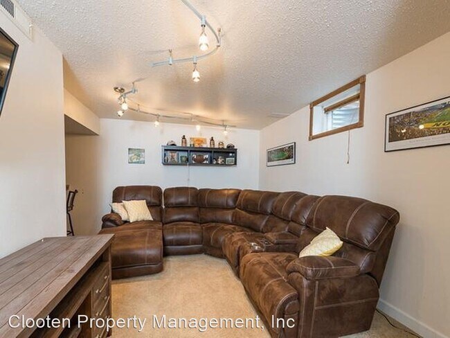 Building Photo - 3 br, 1.5 bath House - 3740 Renee Drive