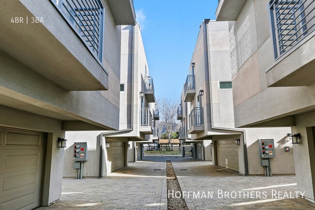 Building Photo - 13621 N Fellows Ave