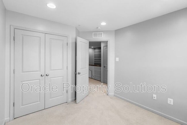 Building Photo - 1201 Falcon Point Dr