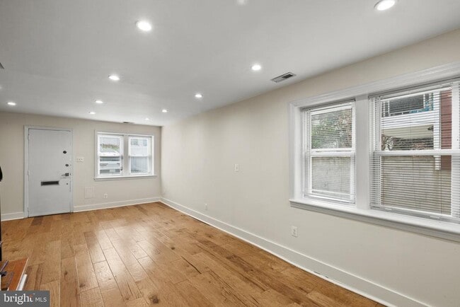 Building Photo - 1006 S Belnord Ave