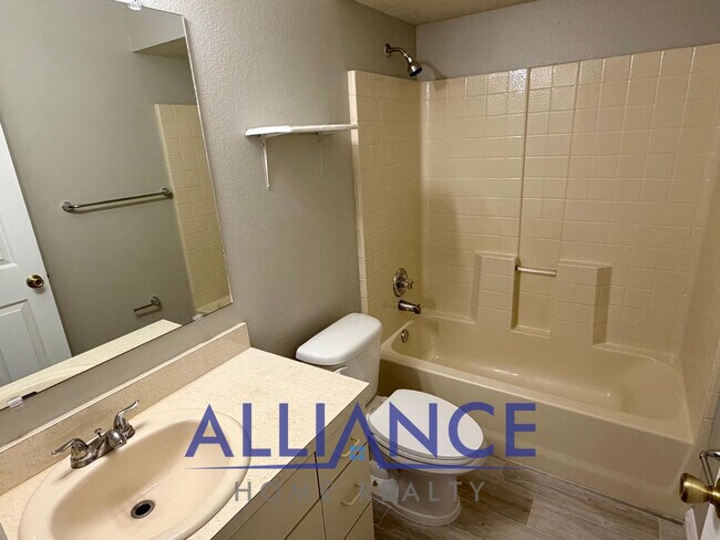 Building Photo - 546 Lancaster Ave