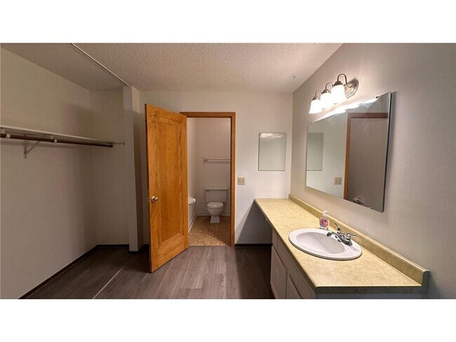 Building Photo - 4009 Heritage Hills Dr