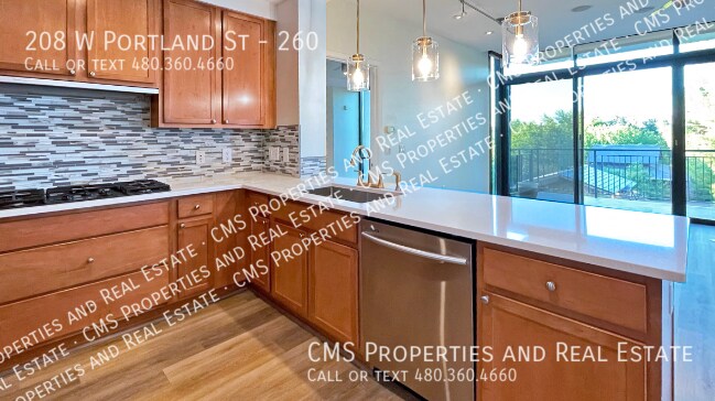 Building Photo - 208 W Portland St