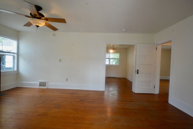 Building Photo - This one is Perfect!! It's a 2 Bedroom Single-Family Home with a Garage in Smyrna