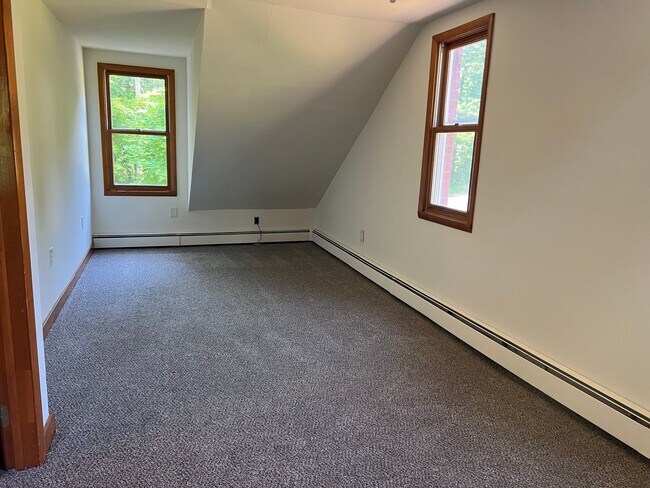 Building Photo - Quakertown Cape in Private Setting