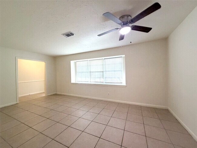 Building Photo - 9706 Crestdale Cir