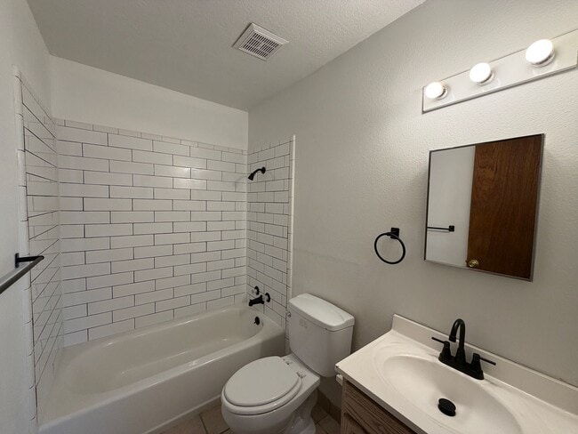 Building Photo - 3 Bedroom Single Story Home Available Near E Main Street & Hwy 314 SW in Los Lunas!
