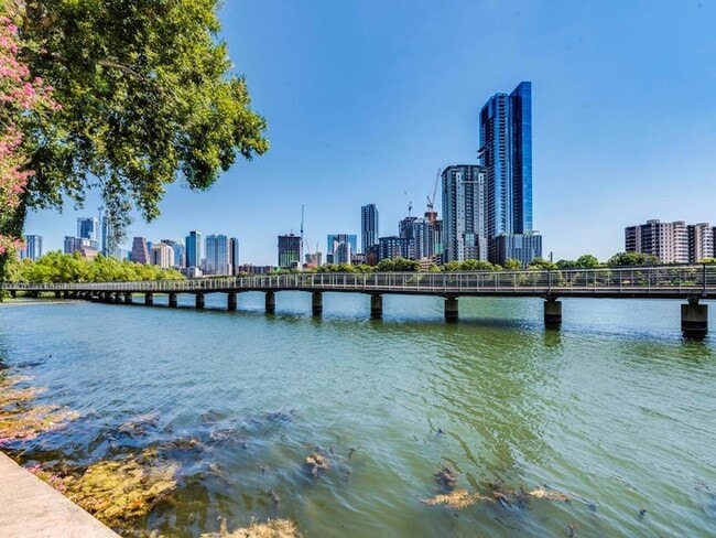 Building Photo - 500 E Riverside Dr