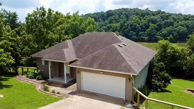 Building Photo - 18033 Broadview Dr