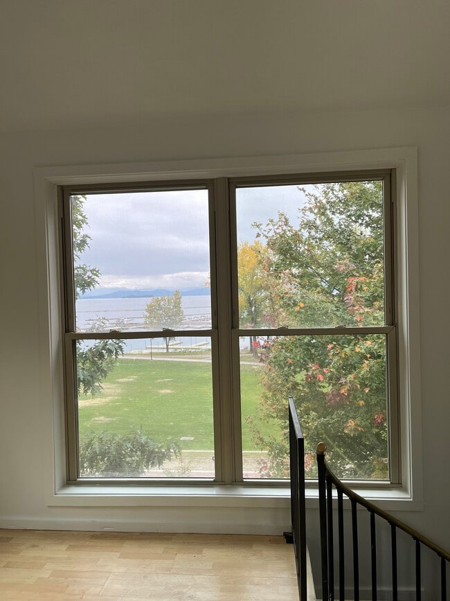 Building Photo - 216 Lake St