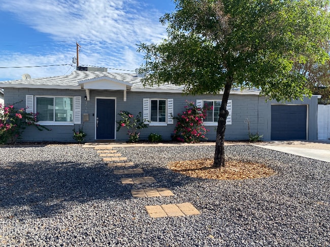 Building Photo - 3536 E Amelia Ave