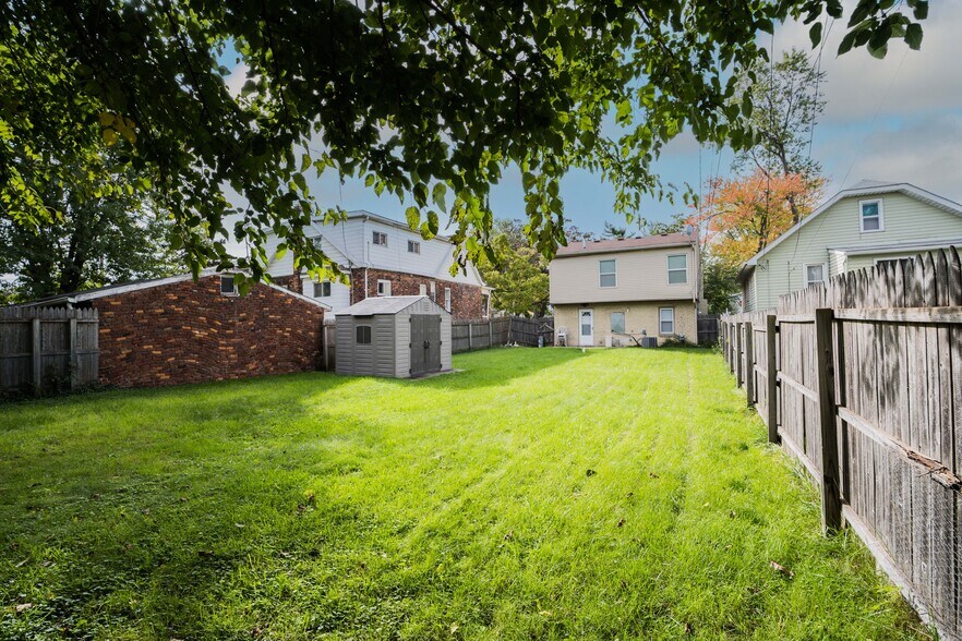 Building Photo - 23060 Berdeno Ave