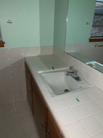 Building Photo - 2026 Brookline Dr