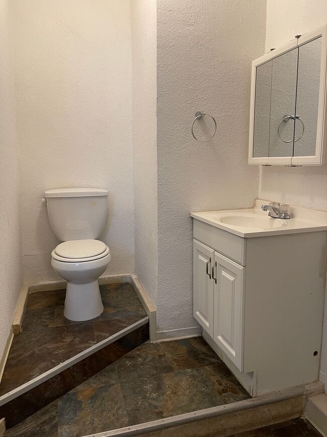 Building Photo - Aspen Ave - BLUE