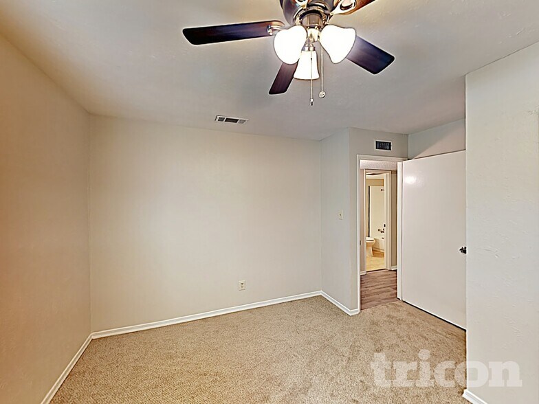 Building Photo - 7309 Hedge Dr