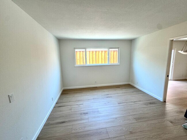 Building Photo - Charming Single Story Upgraded East End Home