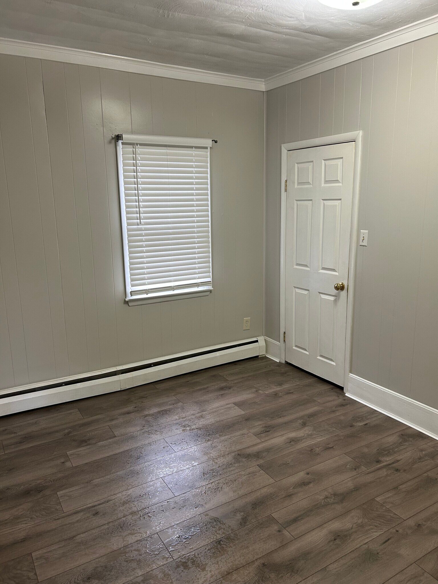 Building Photo - 405 1st St