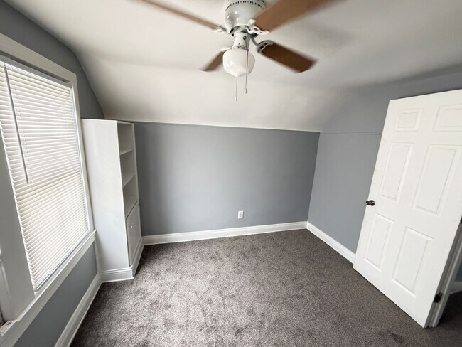 Building Photo - 206 Kenoak Dr