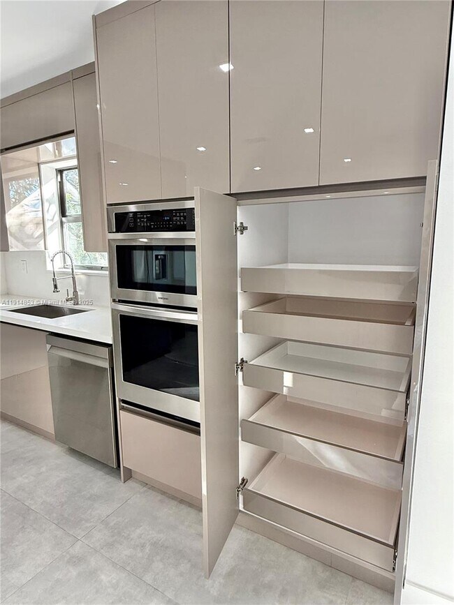 Building Photo - 12615 N Miami Ave