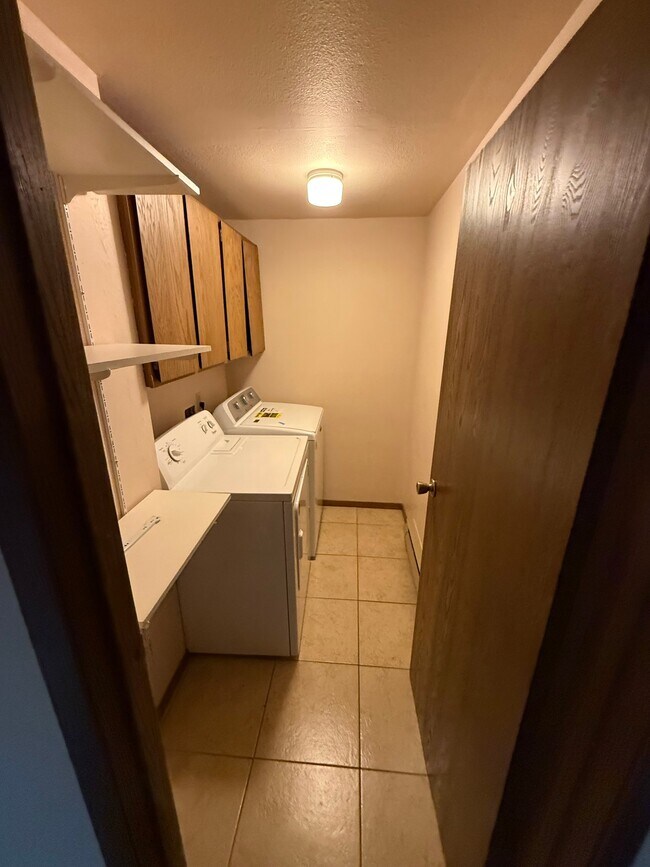 Building Photo - 1730 Raven Cir