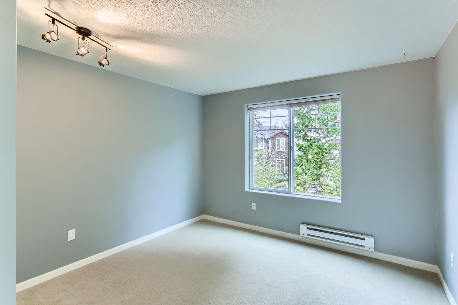 Building Photo - 14700 SW Sandhill Loop