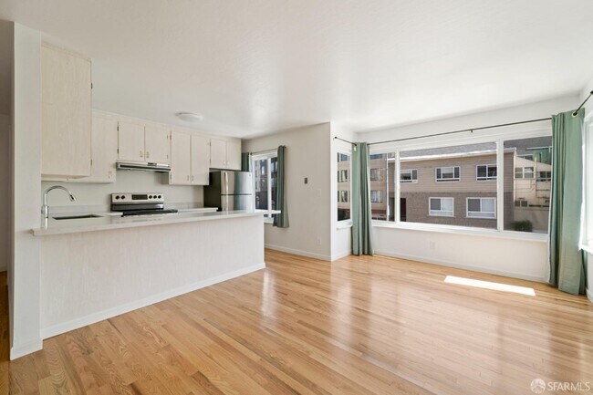 Primary Photo - 590 2nd Ave