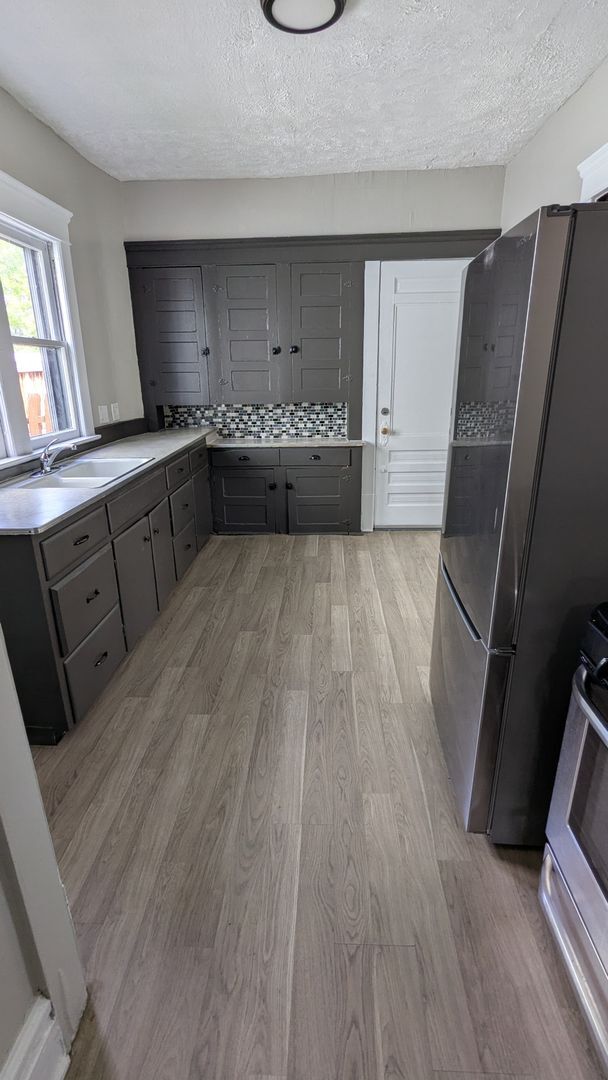 Building Photo - Spacious 5-bedroom, 1-bath home offers flexible living across multiple levels in Akron