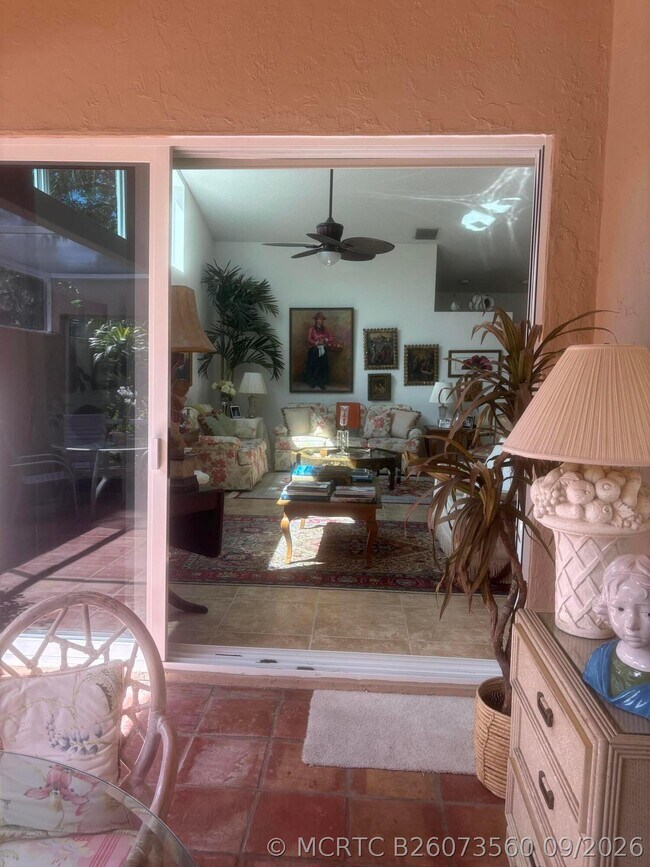 Building Photo - 1604 Rosewood Way